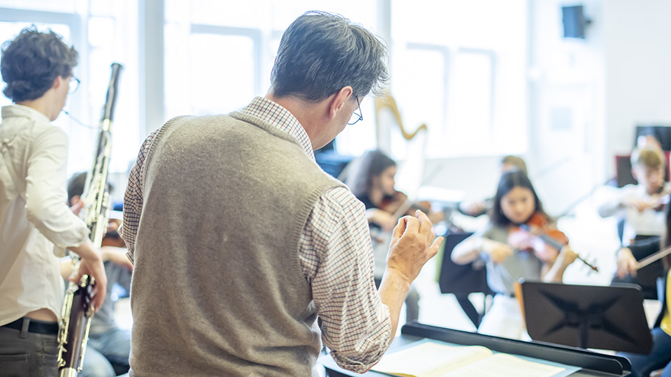 Simon Channing leading a session with RCM musicians
